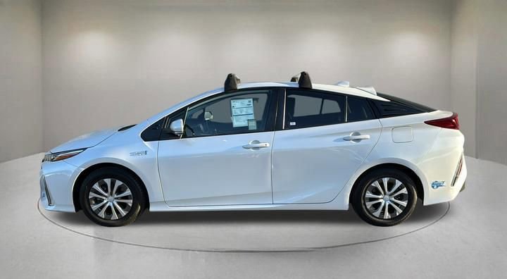 Used 2021 Toyota Prius Prime XLE FWD image 4