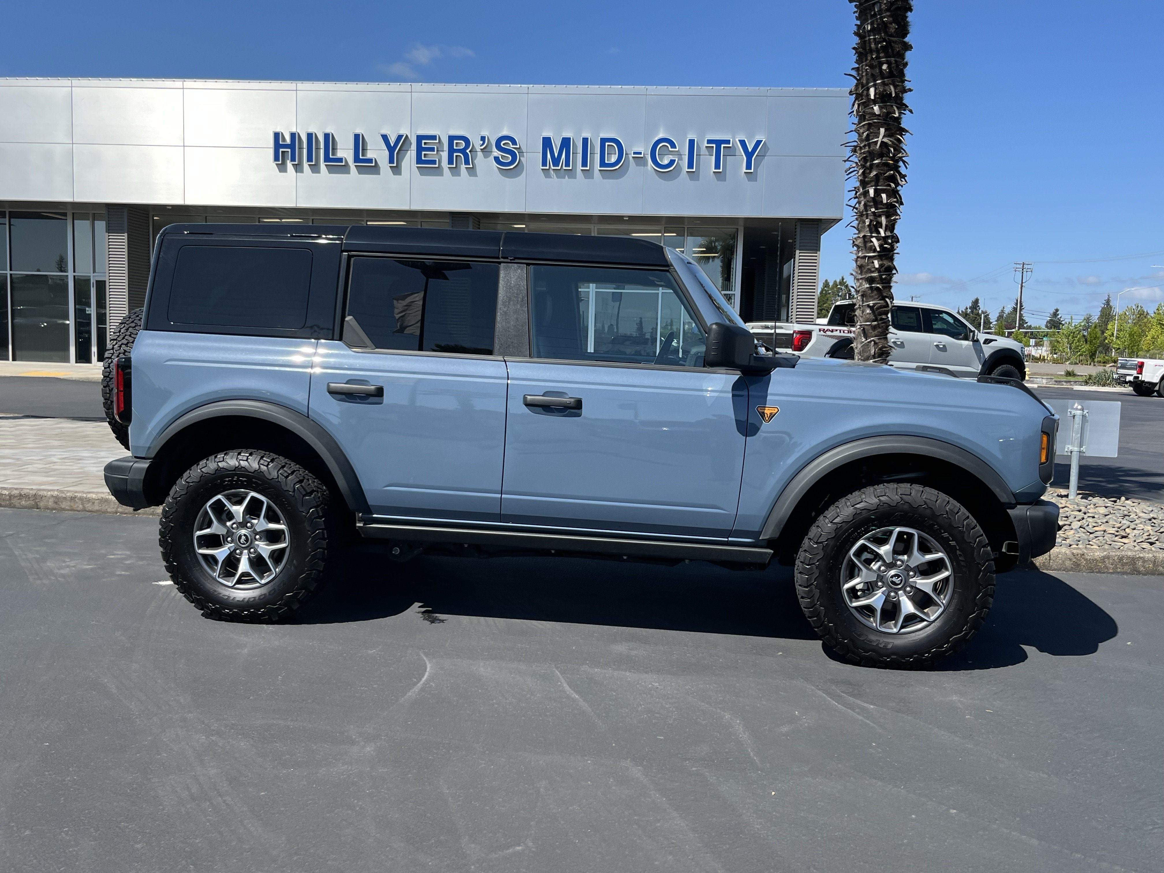 Certified 2025 Ford Bronco Badlands AWD/4WD image 2