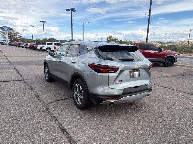 Used 2025 Chevrolet Blazer LT FWD image 3