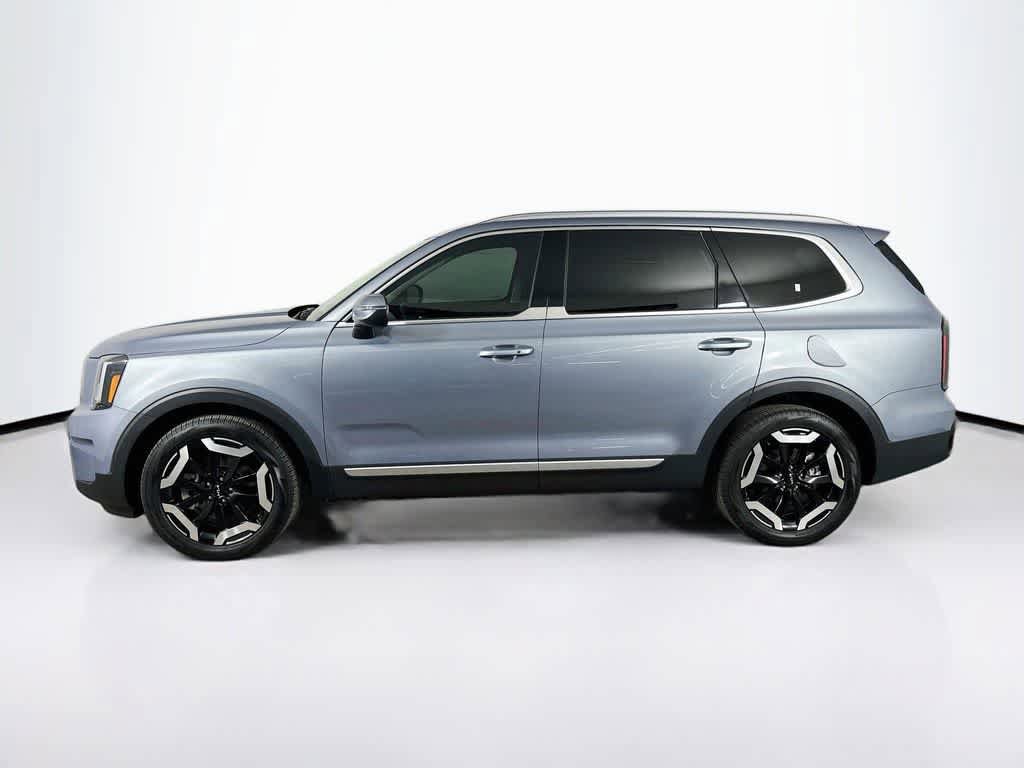 Used 2025 Kia Telluride EX X-Line AWD/4WD image 3