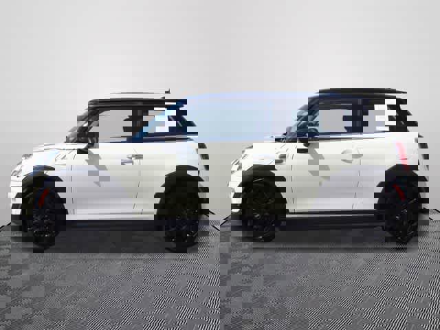 Used 2020 MINI Cooper 2-Door Hardtop image 2