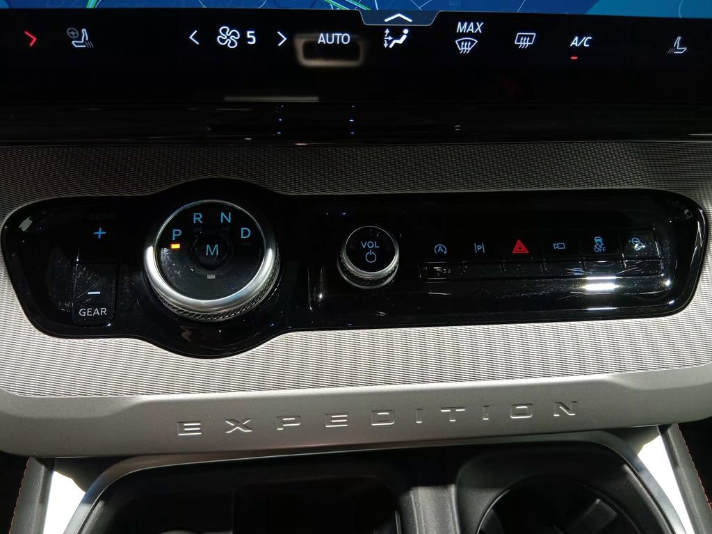 Certified 2025 Ford Expedition Active AWD/4WD image 22