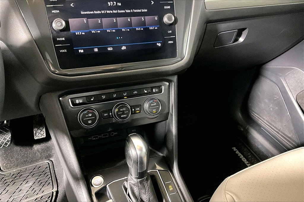 Used 2020 Volkswagen Tiguan SE image 25