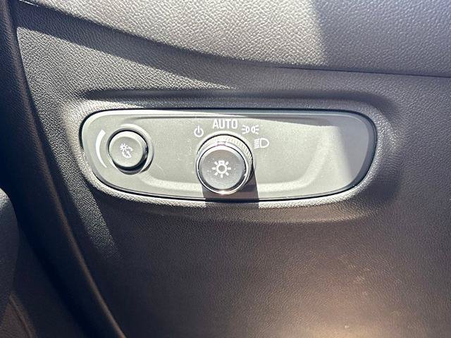 Used 2022 Chevrolet Equinox RS w/ RS Leather Package FWD image 31