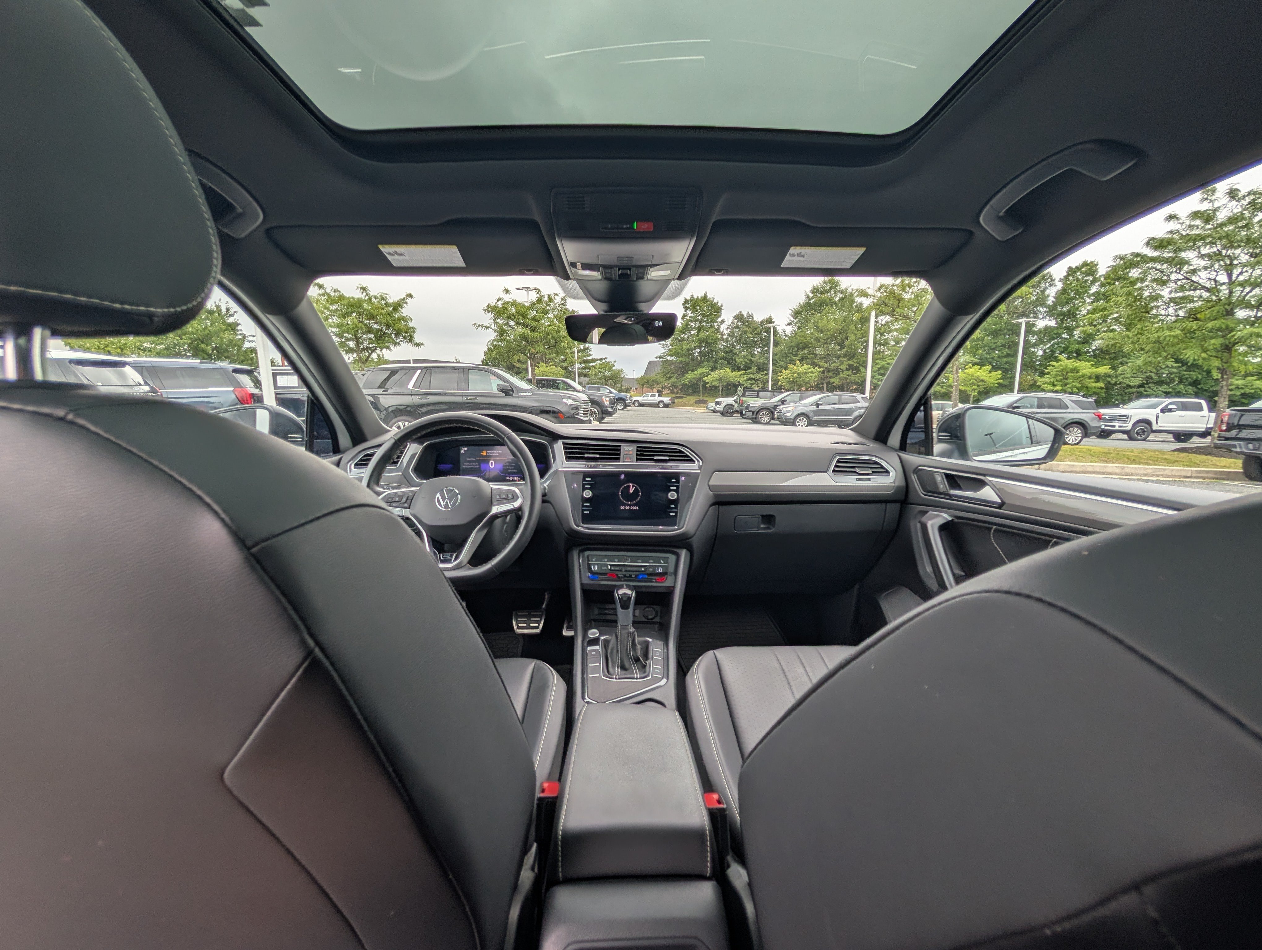 Used 2023 Volkswagen Tiguan SE R-Line FWD image 18