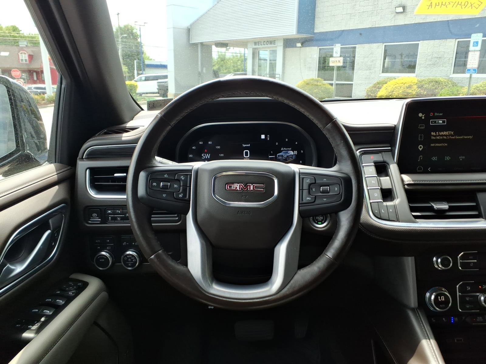 Used 2022 GMC Yukon XL SLT w/ SLT Premium Package AWD/4WD image 14