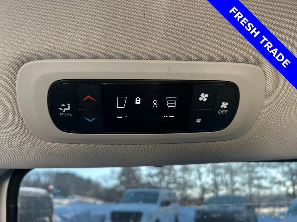 Used 2021 Chrysler Voyager Lxi image 18