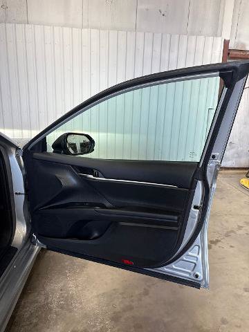Used 2020 Toyota Camry SE w/ 4 Season Floor Mat Package AWD/4WD image 19