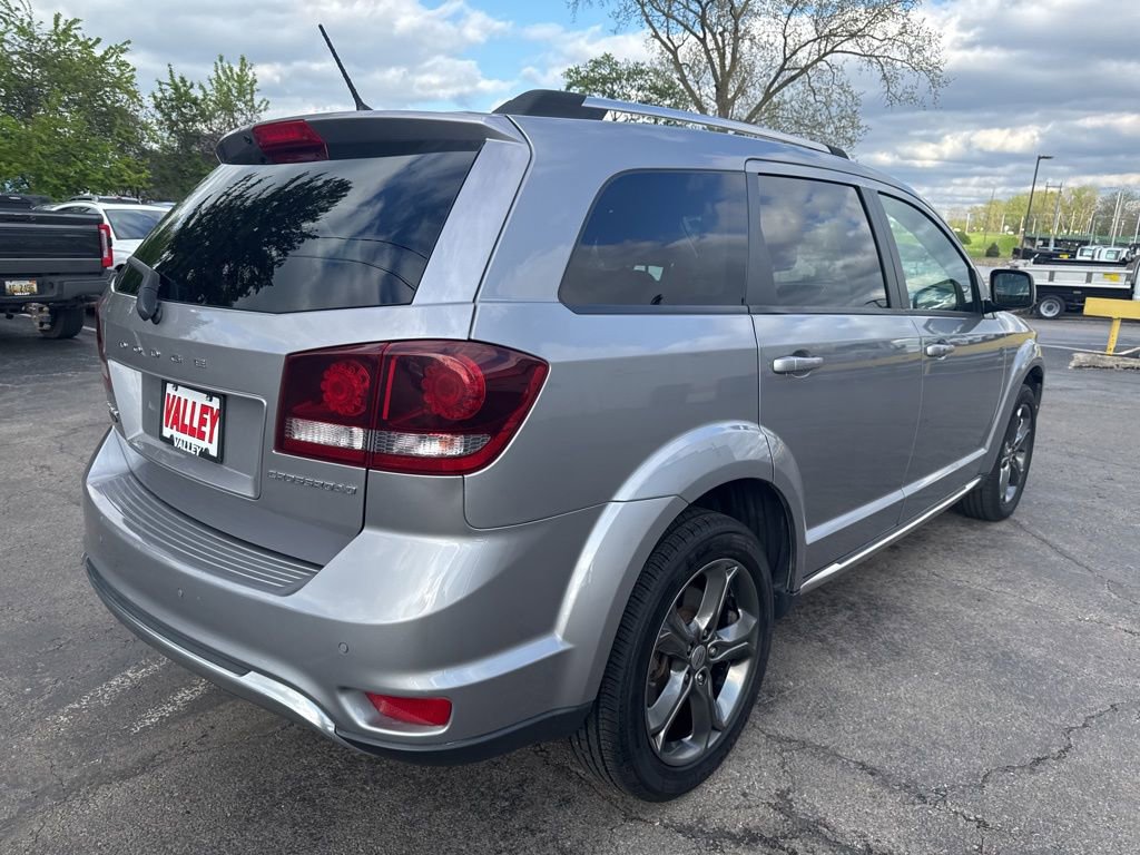 Used 2018 Dodge Journey Crossroad w/ Nav & Sun Group FWD image 3