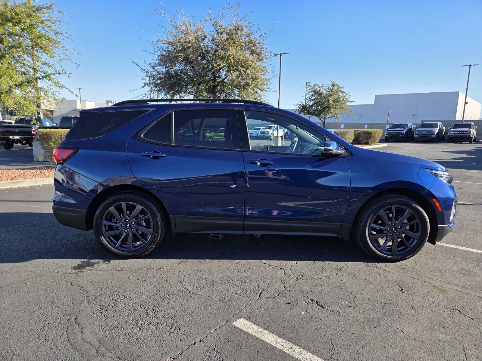 Used 2022 Chevrolet Equinox RS w/ Infotainment Package image 7