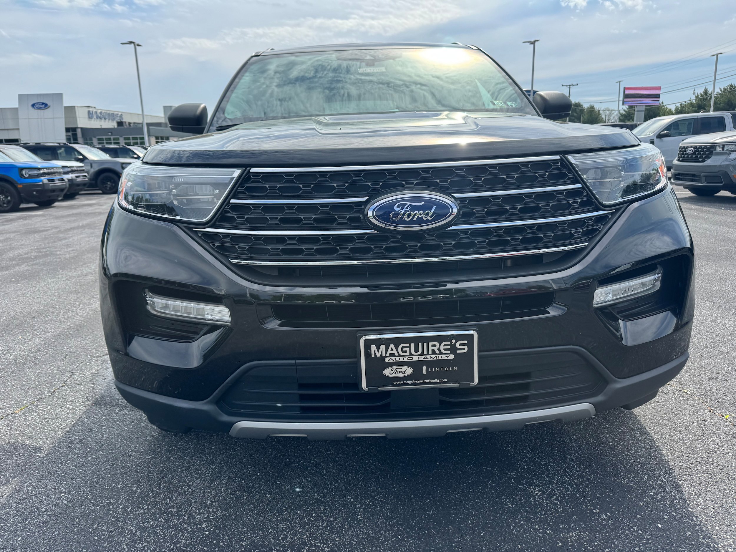 Certified 2022 Ford Explorer XLT w/ Equipment Group 202A AWD/4WD image 8