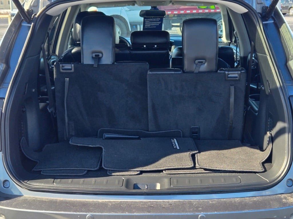 Used 2018 Nissan Pathfinder SL w/ Midnight Edition Package image 18