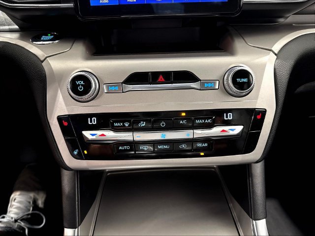 Certified 2021 Ford Explorer XLT w/ Equipment Group 202A AWD/4WD image 19