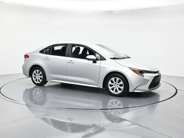 Used 2024 Toyota Corolla LE FWD image 3