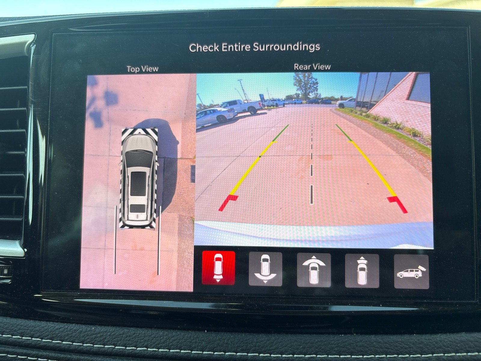 Used 2023 Chrysler Pacifica Touring-L FWD image 20