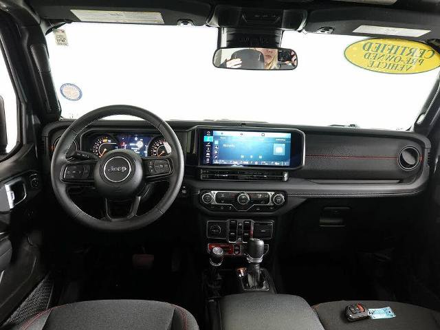 Used 2025 Jeep Wrangler Unlimited Rubicon AWD/4WD image 2
