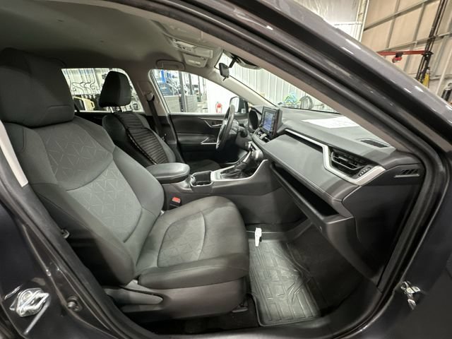 Used 2022 Toyota RAV4 XLE AWD/4WD image 28