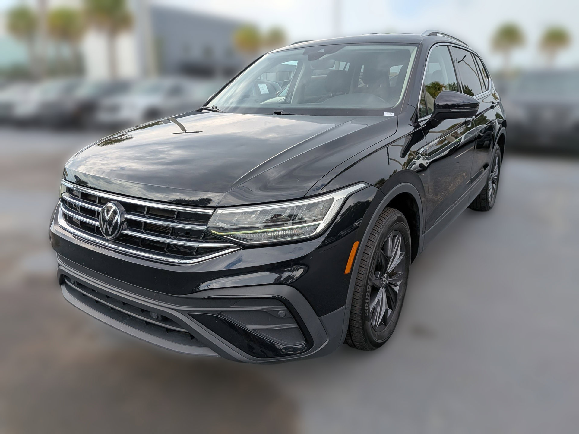 Used 2024 Volkswagen Tiguan SE FWD image 9