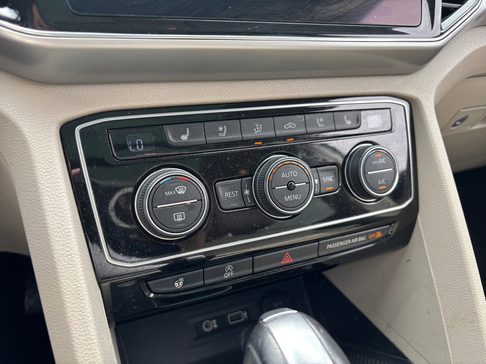 Used 2019 Volkswagen Atlas SEL Premium AWD/4WD image 29