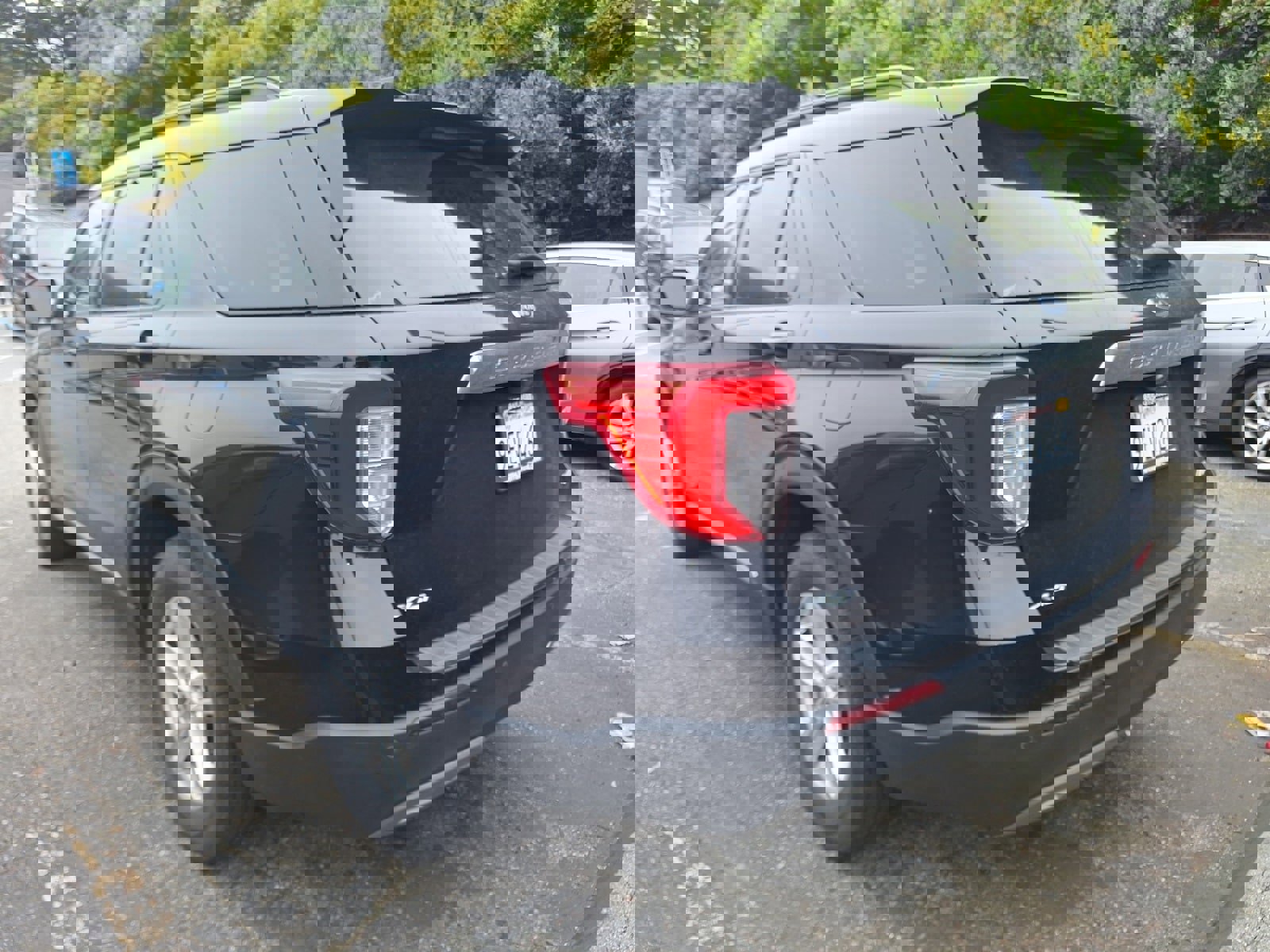 Certified 2022 Ford Explorer XLT w/ Equipment Group 202A image 4