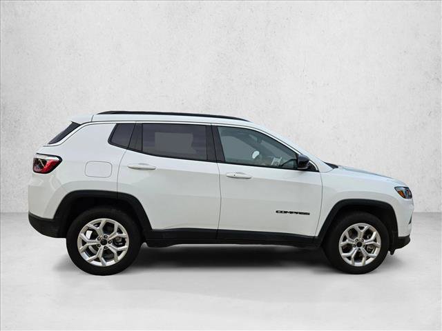 Used 2025 Jeep Compass Latitude image 2