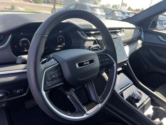 Used 2025 Jeep Grand Cherokee Altitude AWD/4WD image 11