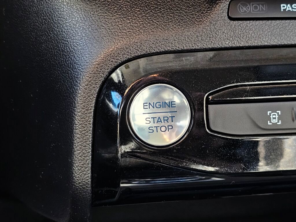 Certified 2025 Ford Escape Platinum AWD/4WD image 30