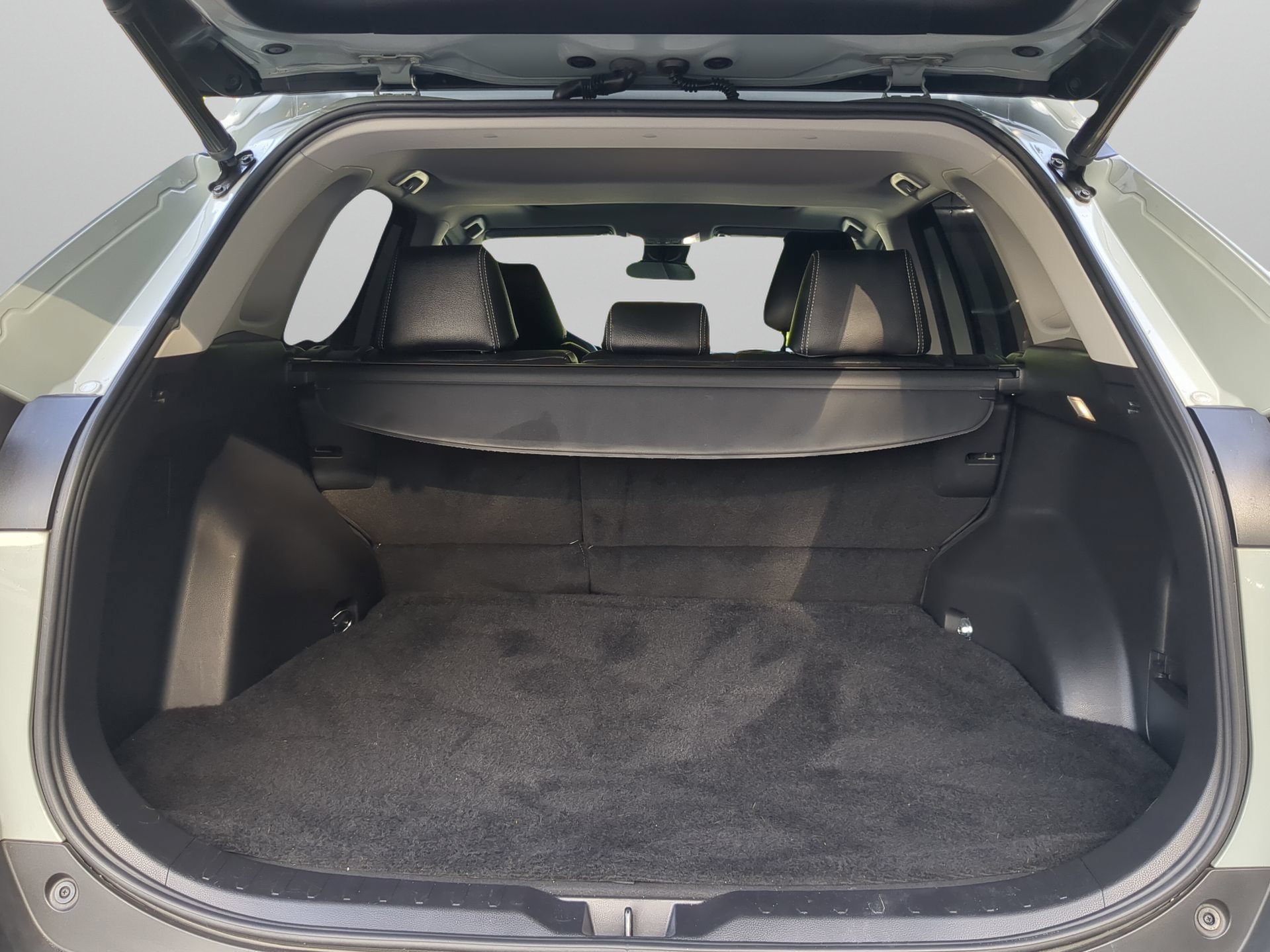 Used 2022 Toyota RAV4 XLE w/ Convenience Package FWD image 46