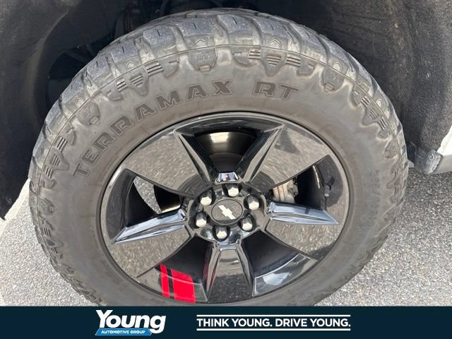 Used 2018 Chevrolet Colorado LT w/ Redline Special Edition AWD/4WD image 16