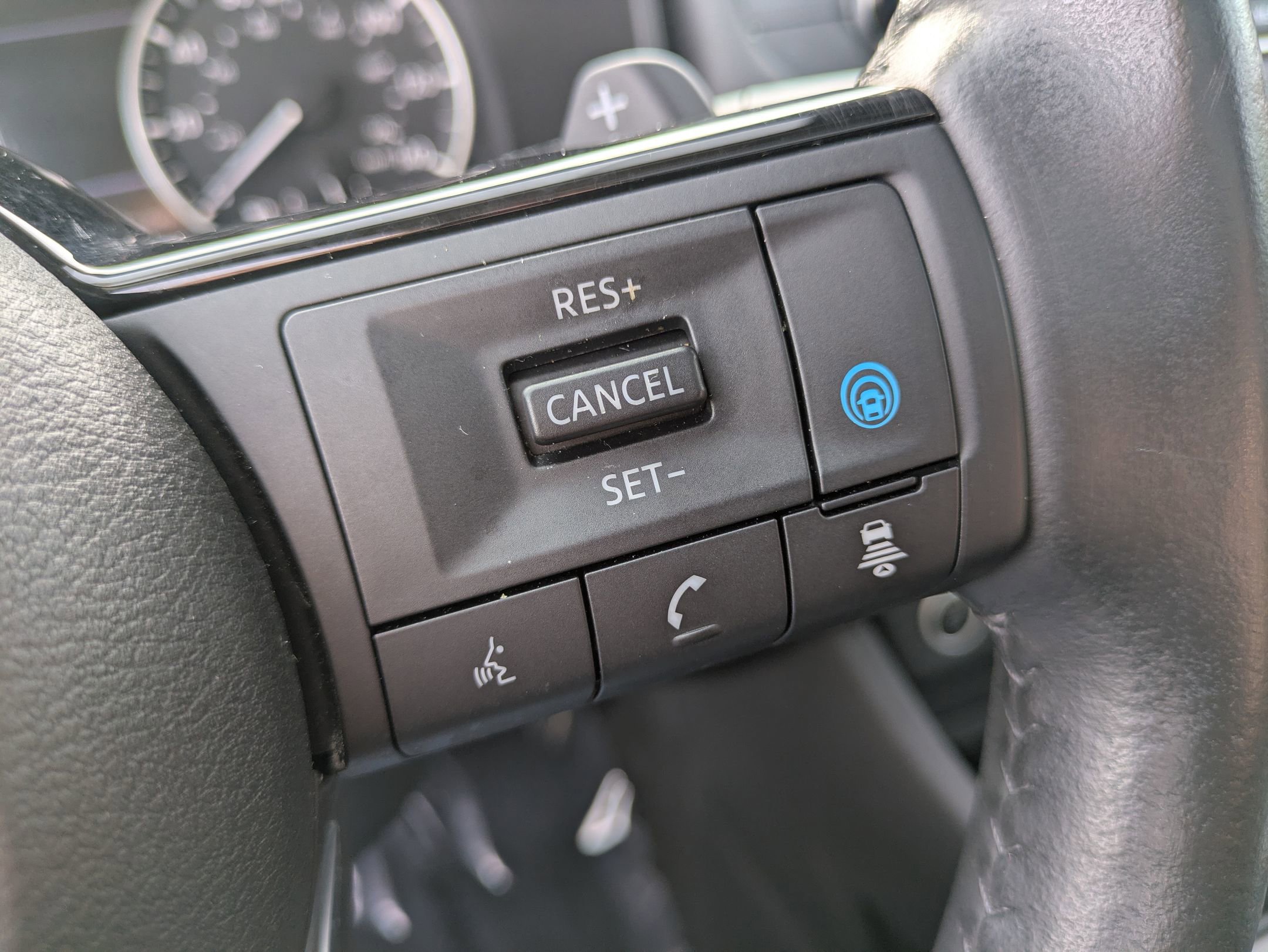 Used 2022 Nissan Rogue SV w/ SV Premium Package image 17