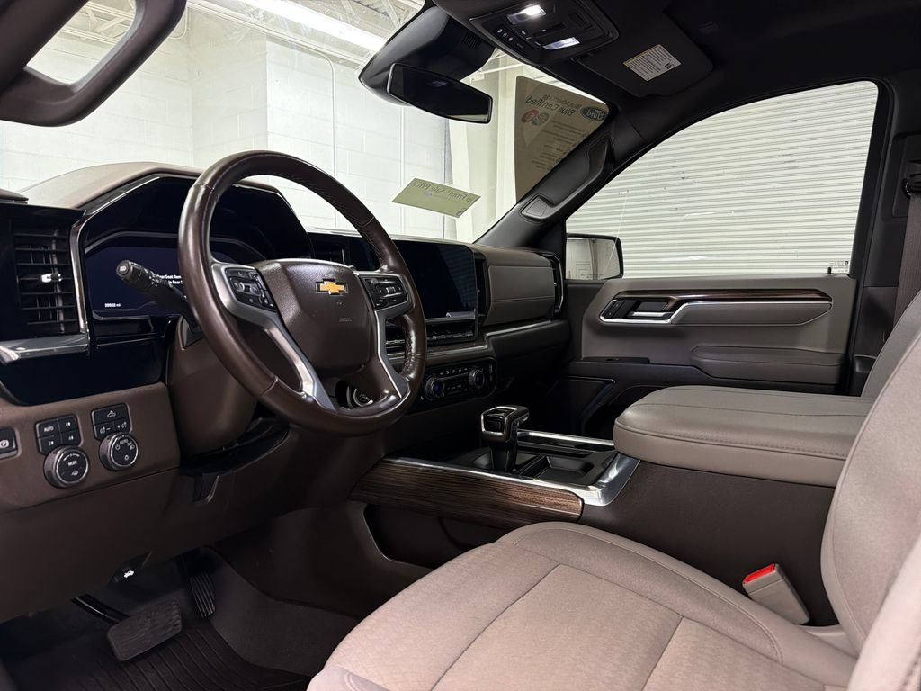 Used 2024 Chevrolet Silverado 1500 LT AWD/4WD image 6