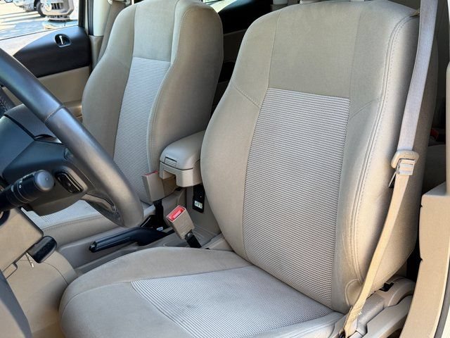 Used 2017 Jeep Patriot Latitude FWD image 8