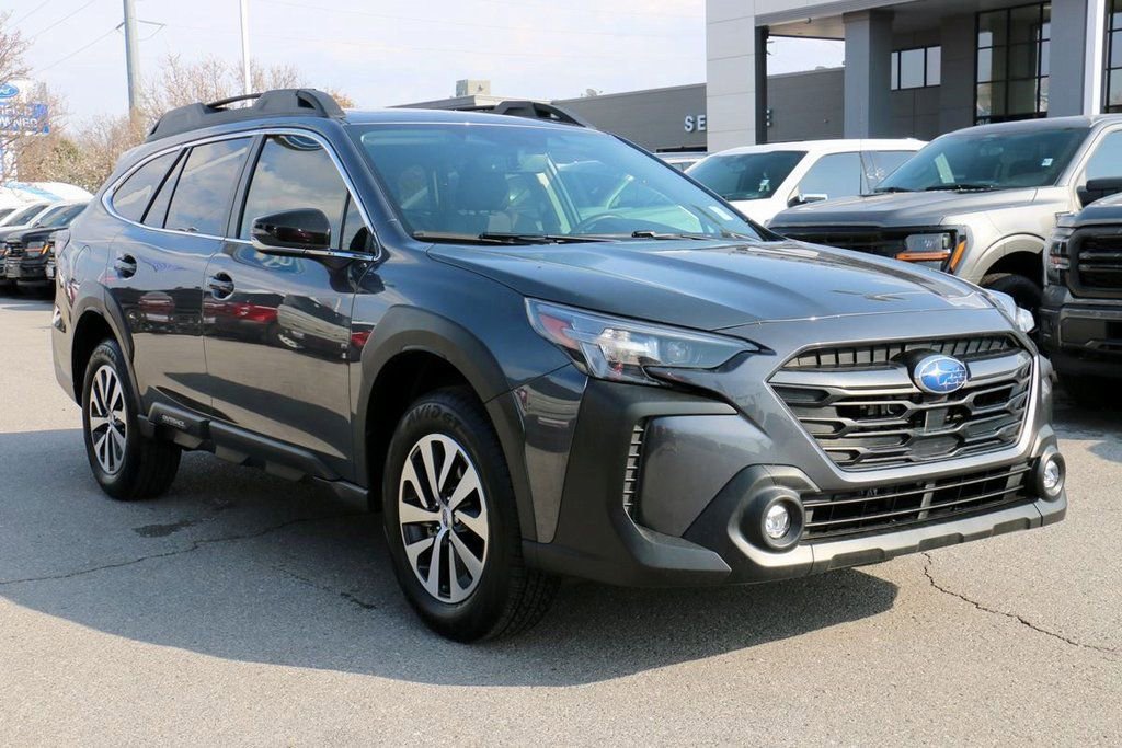 Used 2025 Subaru Outback Premium image 4