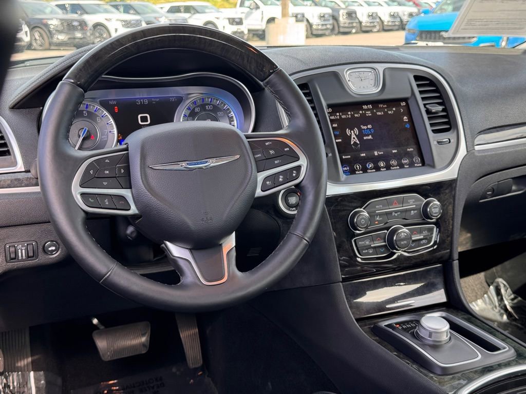 Used 2019 Chrysler 300 Limited w/ Safetytec Plus Group image 28