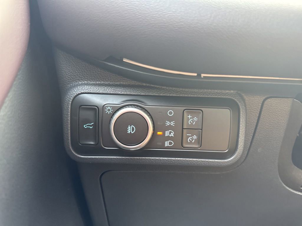 Certified 2025 Ford Explorer Platinum w/ LUX Leather Package image 19