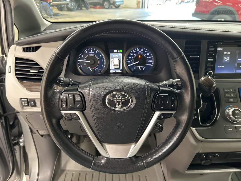 Used 2020 Toyota Sienna XLE FWD image 16