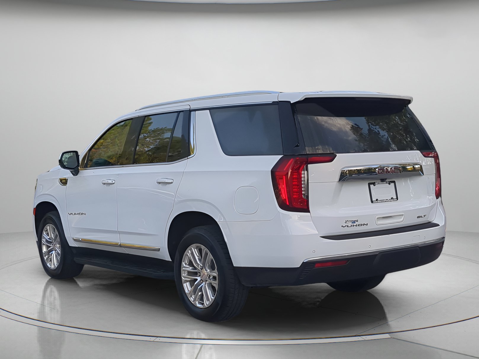 Used 2024 GMC Yukon SLT RWD image 42