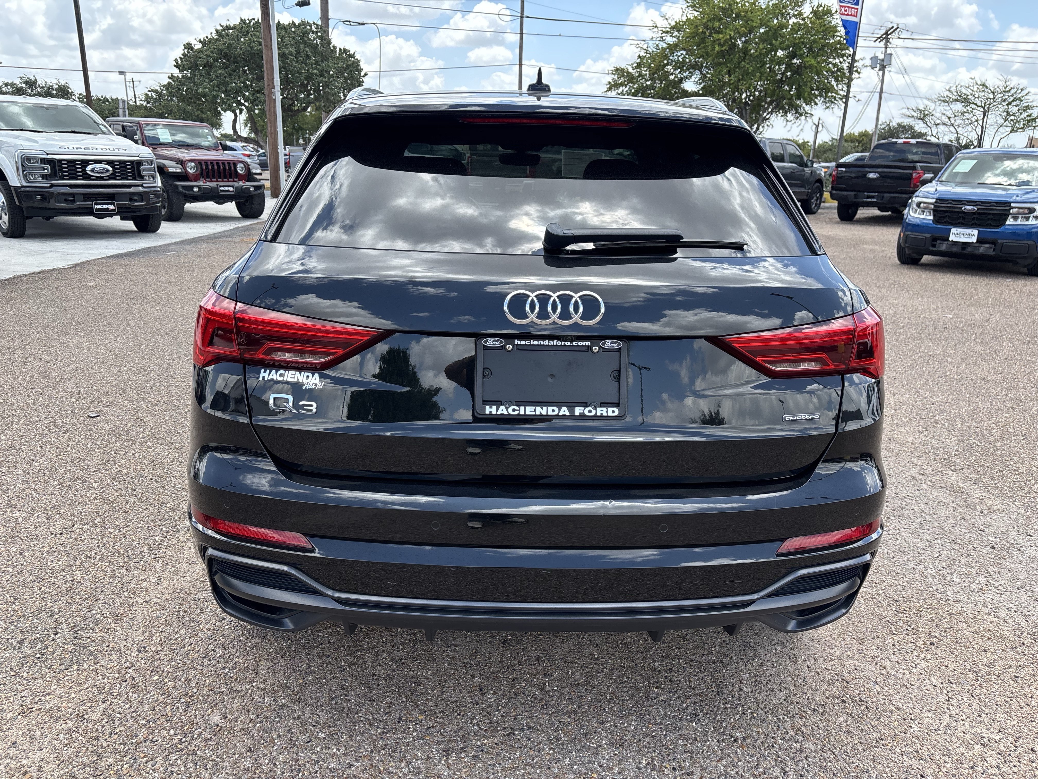 Used 2022 Audi Q3 2.0T Premium Plus w/ Premium Plus Package AWD/4WD image 3