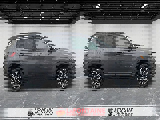 Used 2023 Jeep Compass Limited image 2
