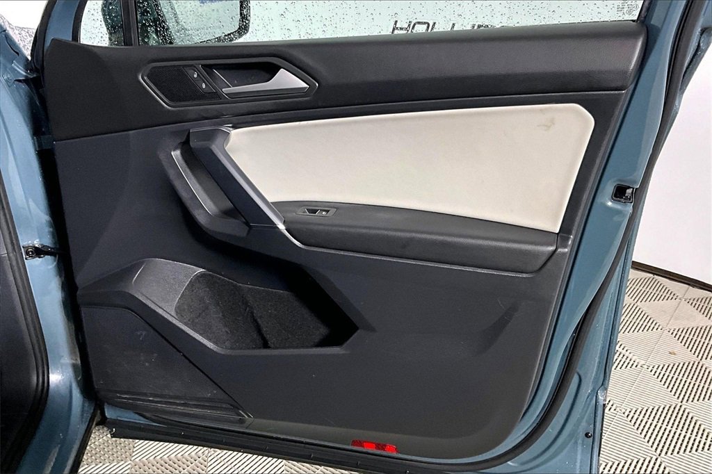 Used 2020 Volkswagen Tiguan SE image 19