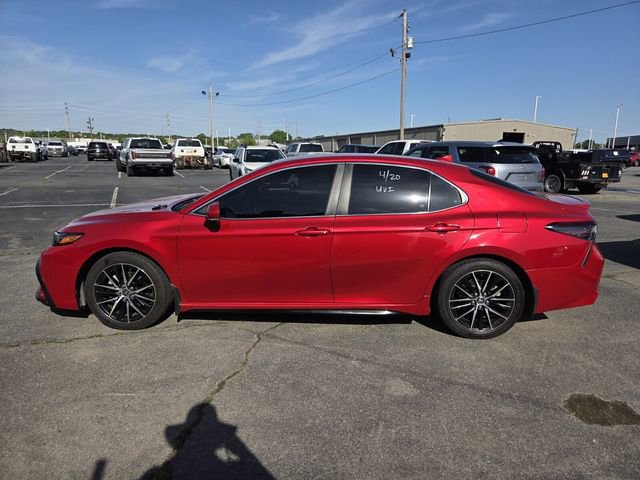 Used 2021 Toyota Camry SE w/ Convenience Package FWD image 2