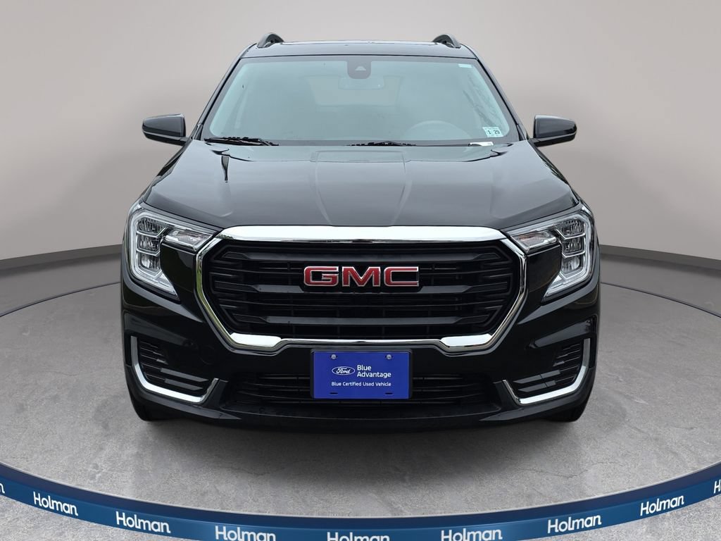 Used 2024 GMC Terrain SLE w/ Driver Convenience Package FWD image 2