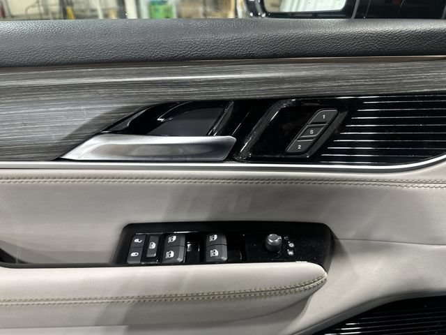 Used 2023 Jeep Wagoneer Series III w/ Premium Group I AWD/4WD image 19