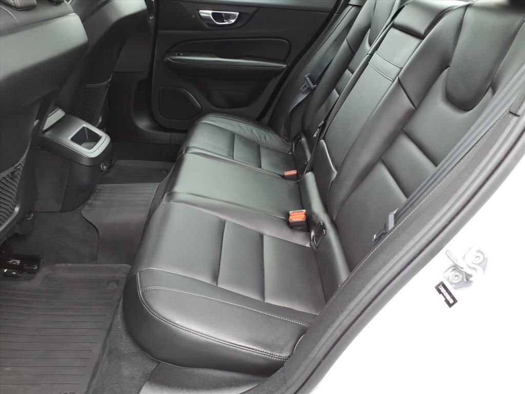 Used 2021 Volvo S60 T5 Momentum w/ Climate Package image 11