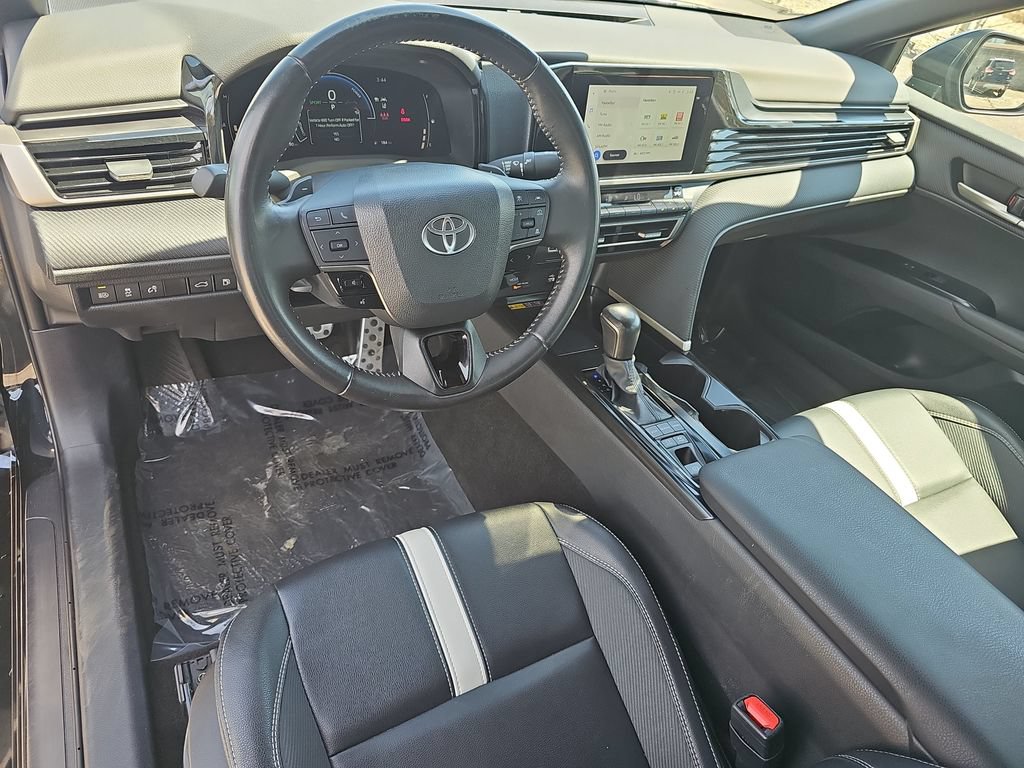 Used 2025 Toyota Camry SE FWD image 15