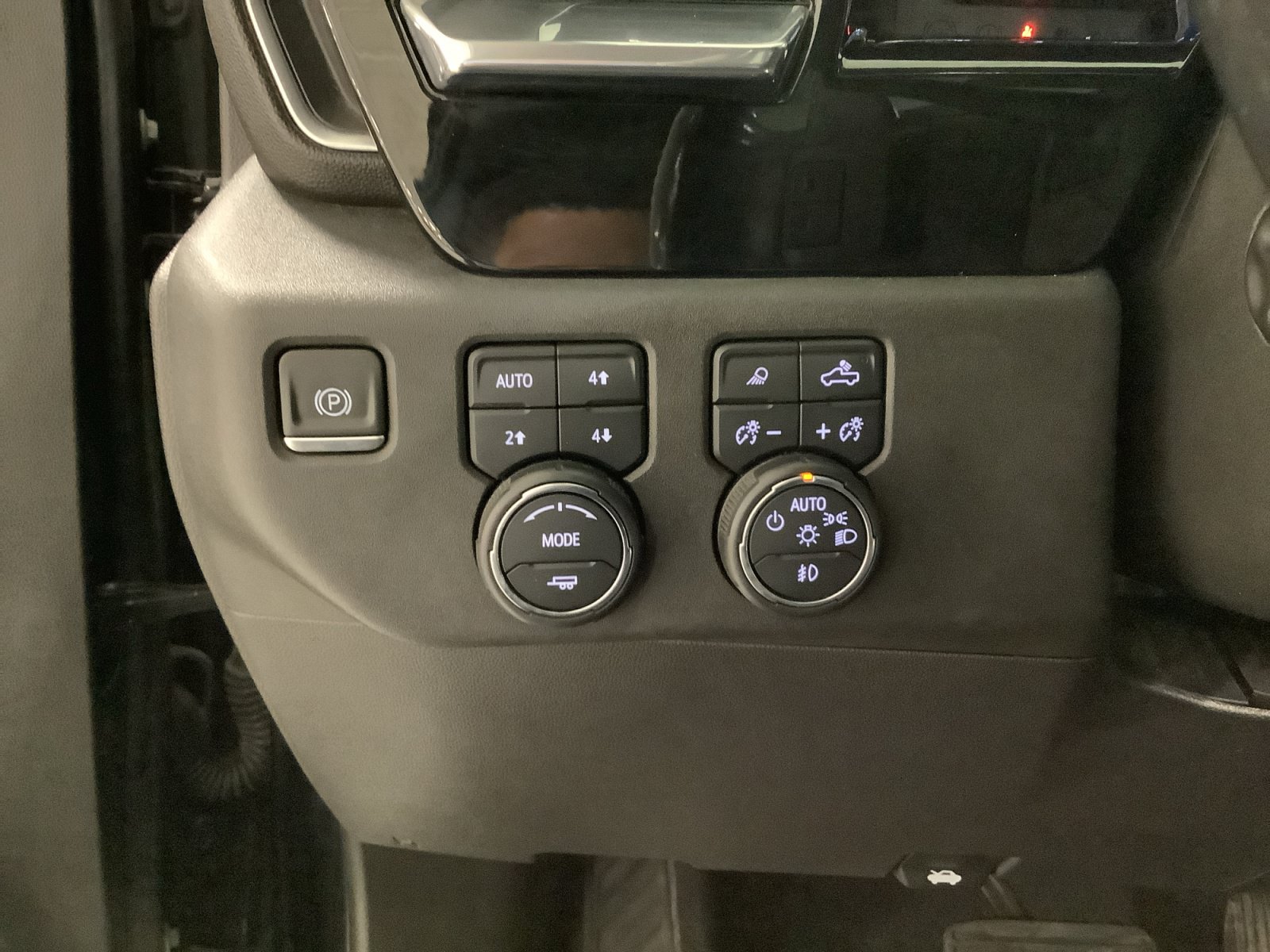 Used 2022 Chevrolet Silverado 1500 LTZ w/ LTZ Premium Texas Edition AWD/4WD image 20