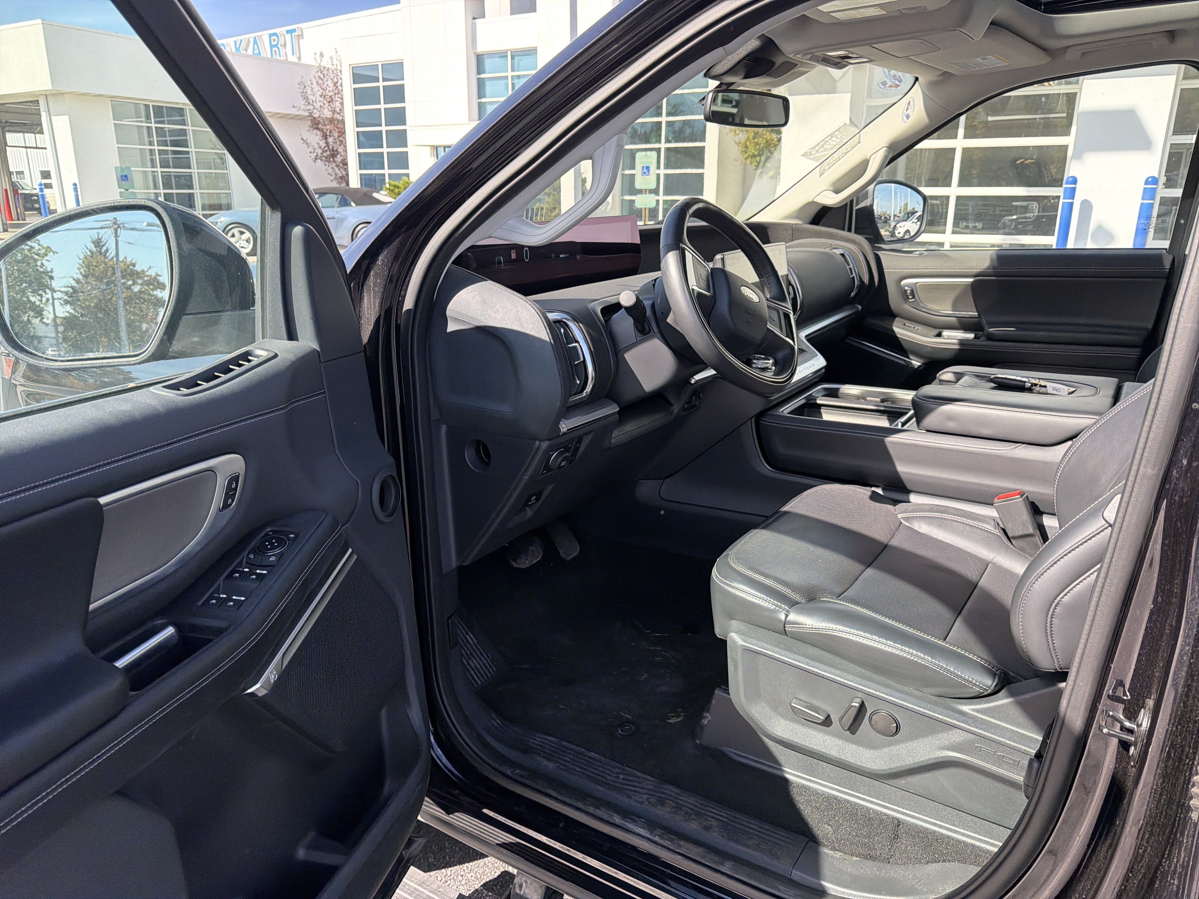 Certified 2025 Ford Expedition Platinum AWD/4WD image 10