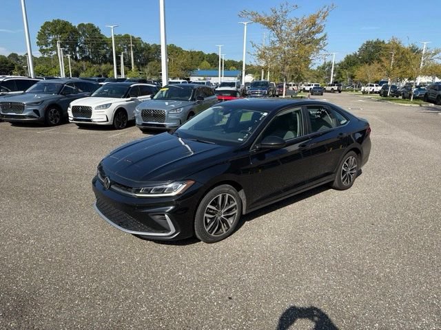 Used 2025 Volkswagen Jetta SE FWD image 13