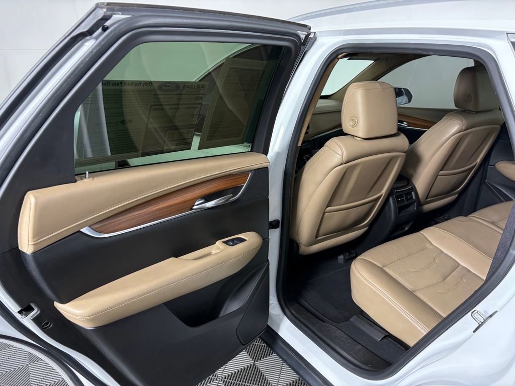 Used 2017 Cadillac XT5 Platinum w/ Driver Assist Package image 29