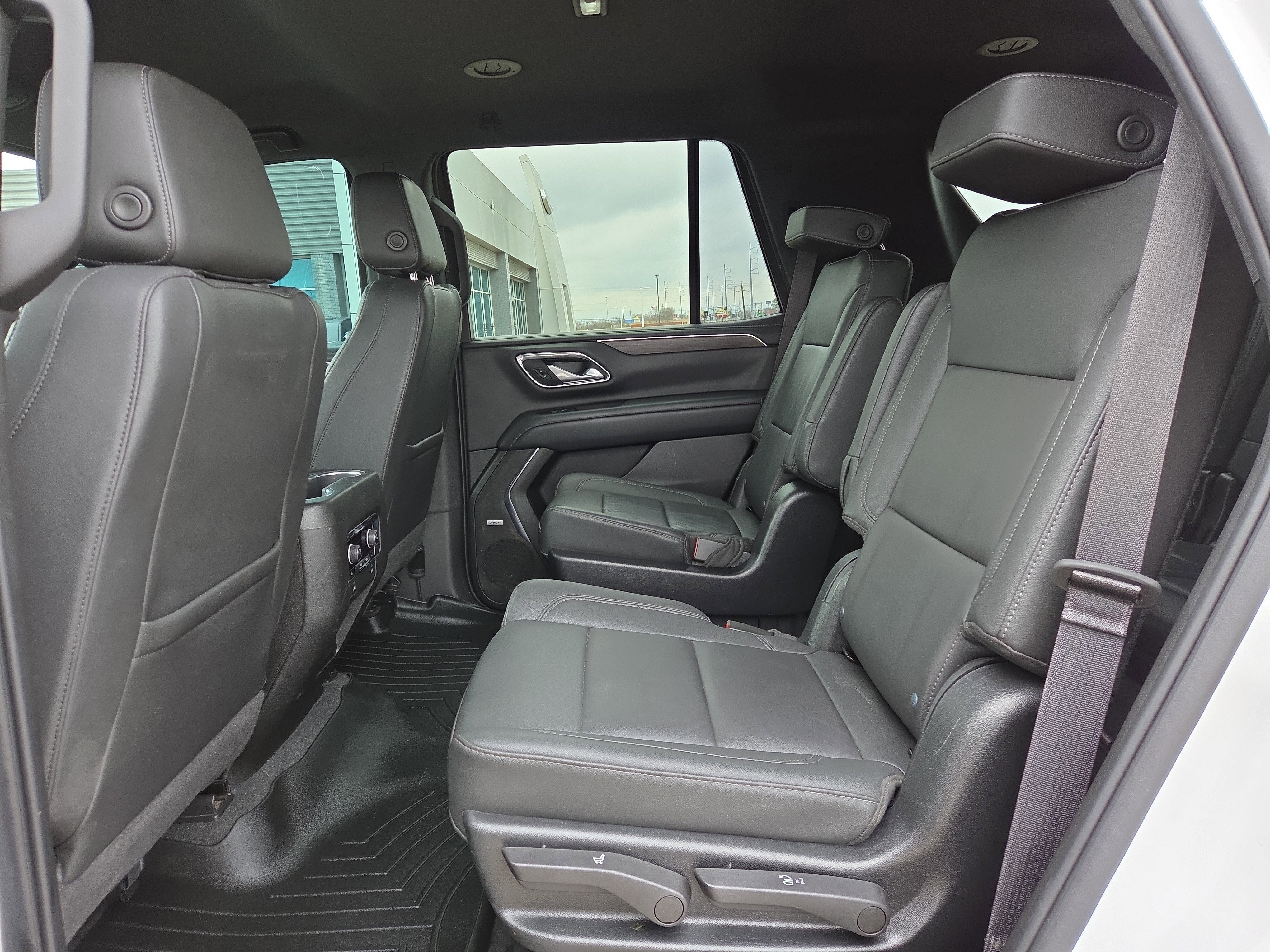 Used 2022 Chevrolet Tahoe Z71 w/ Luxury Package image 11